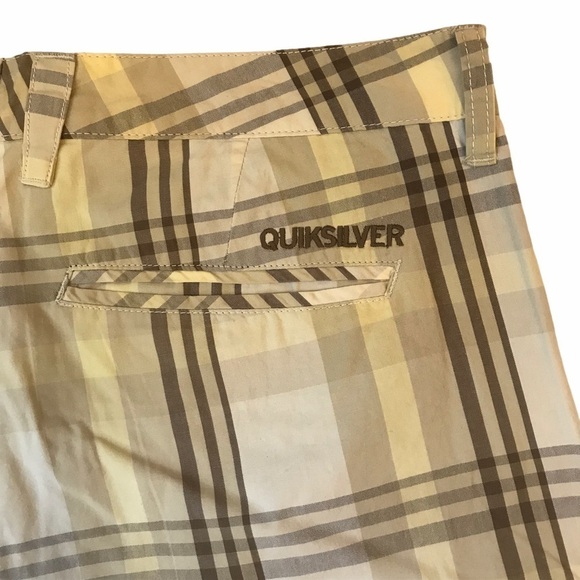 Quicksilver Men’s Bermuda Shorts Men’s 33 Brown Yellow Plaid Cotton Flat Front - Picture 8 of 9